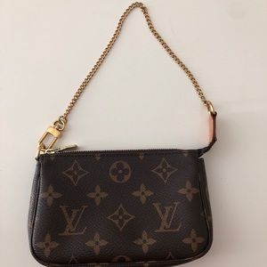 Louis Vuitton Mini Pochette- RESERVED TRADE HELEN